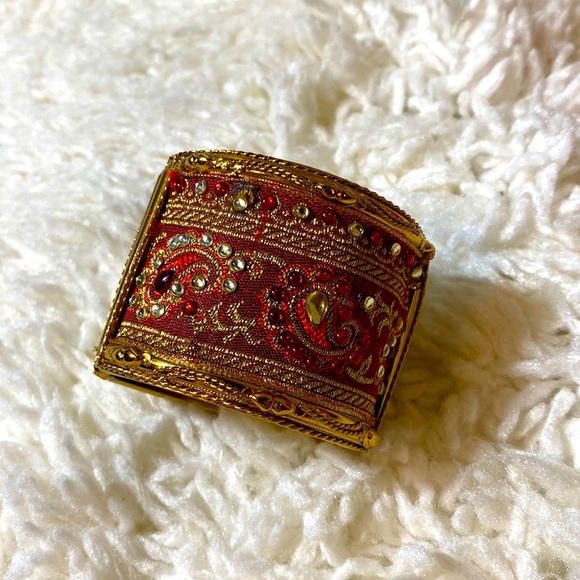 RUBY RED & GOLD TONE CUFF BRACELET HINGE RHINESTONES EUC - Picture 2 of 10